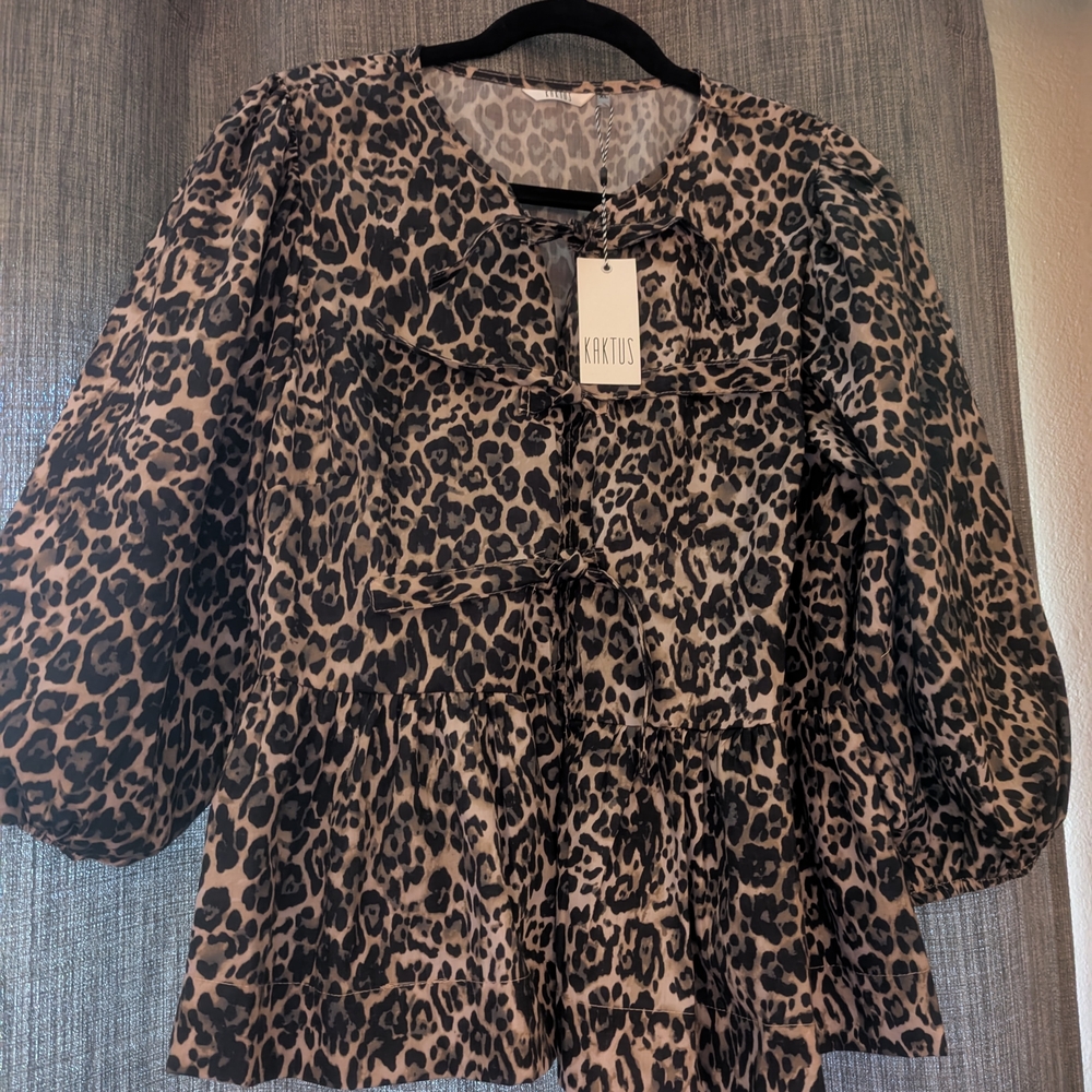 Kaktus Animal Print Puff Sleeve Top